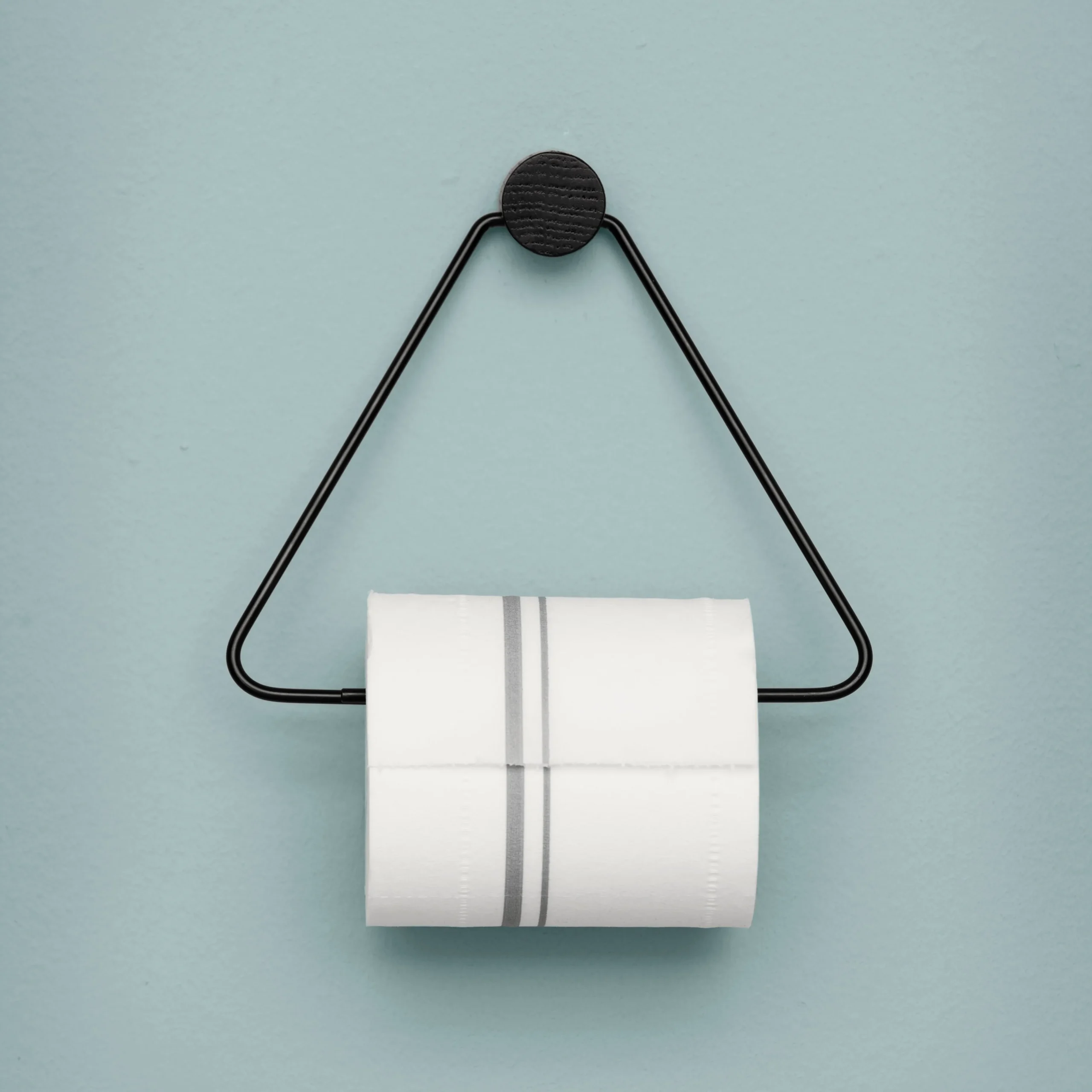 Ferm LIVING Porte-papier Toilette Ferm Noir 3 Ferm LIVING Porte-papier Toilette Ferm Noir – Image 3