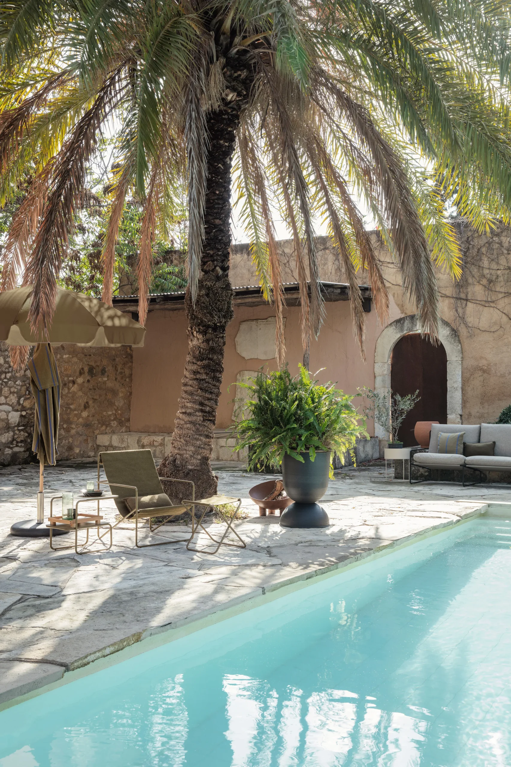 Ferm LIVING Cache-pot Hourglass Grand Ø50 Cm 5 Ferm LIVING Cache-pot Hourglass Grand Ø50 Cm – Image 5