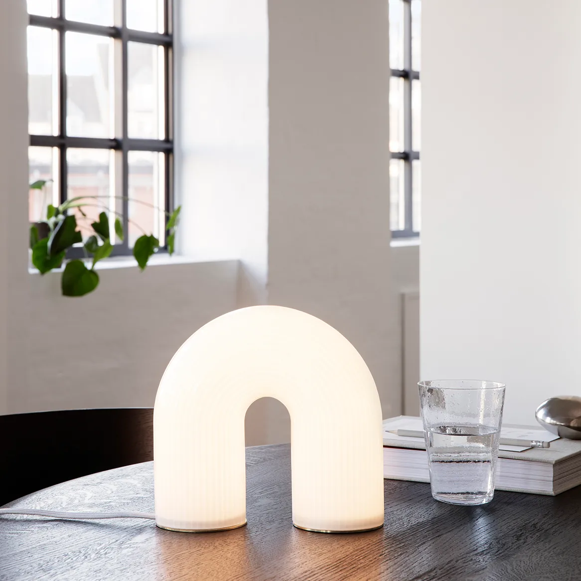 Ferm LIVING Lampe De Table Vuelta 2 Ferm LIVING Lampe De Table Vuelta – Image 2