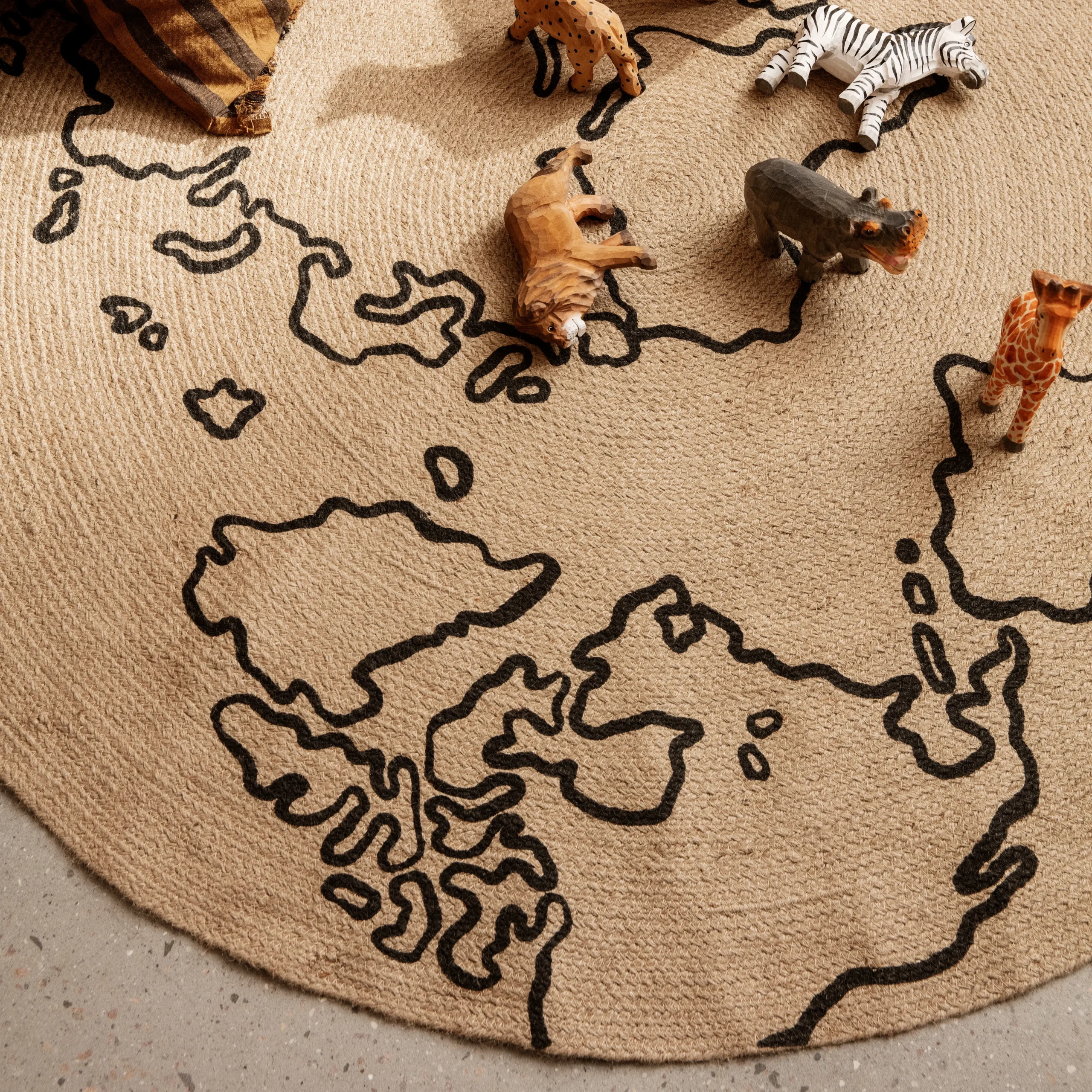 Ferm LIVING Tapis En Jute World Large Ø130 Cm 2 Ferm LIVING Tapis En Jute World Large Ø130 Cm – Image 2