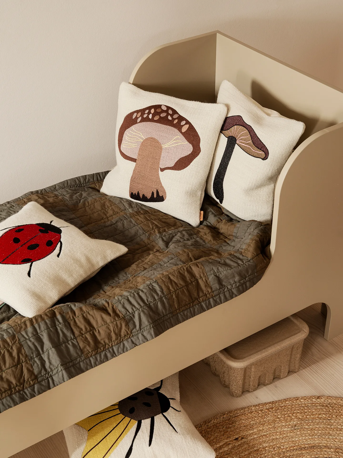 Ferm LIVING Coussin Brodé Forest 40x40 Cm 2 Ferm LIVING Coussin Brodé Forest 40x40 Cm – Image 2