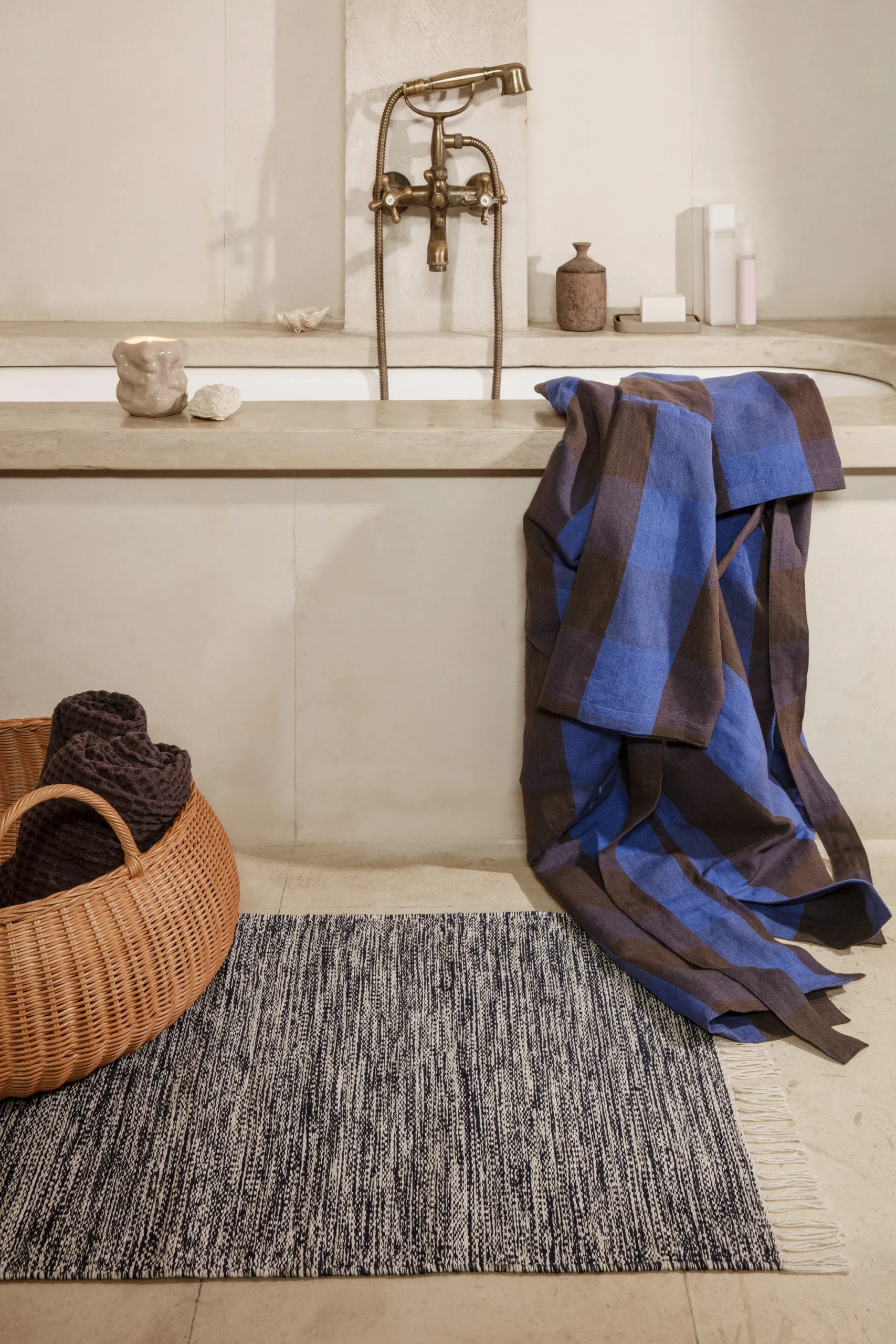 Ferm LIVING Corbeille Braided Basse 2 Ferm LIVING Corbeille Braided Basse – Image 2