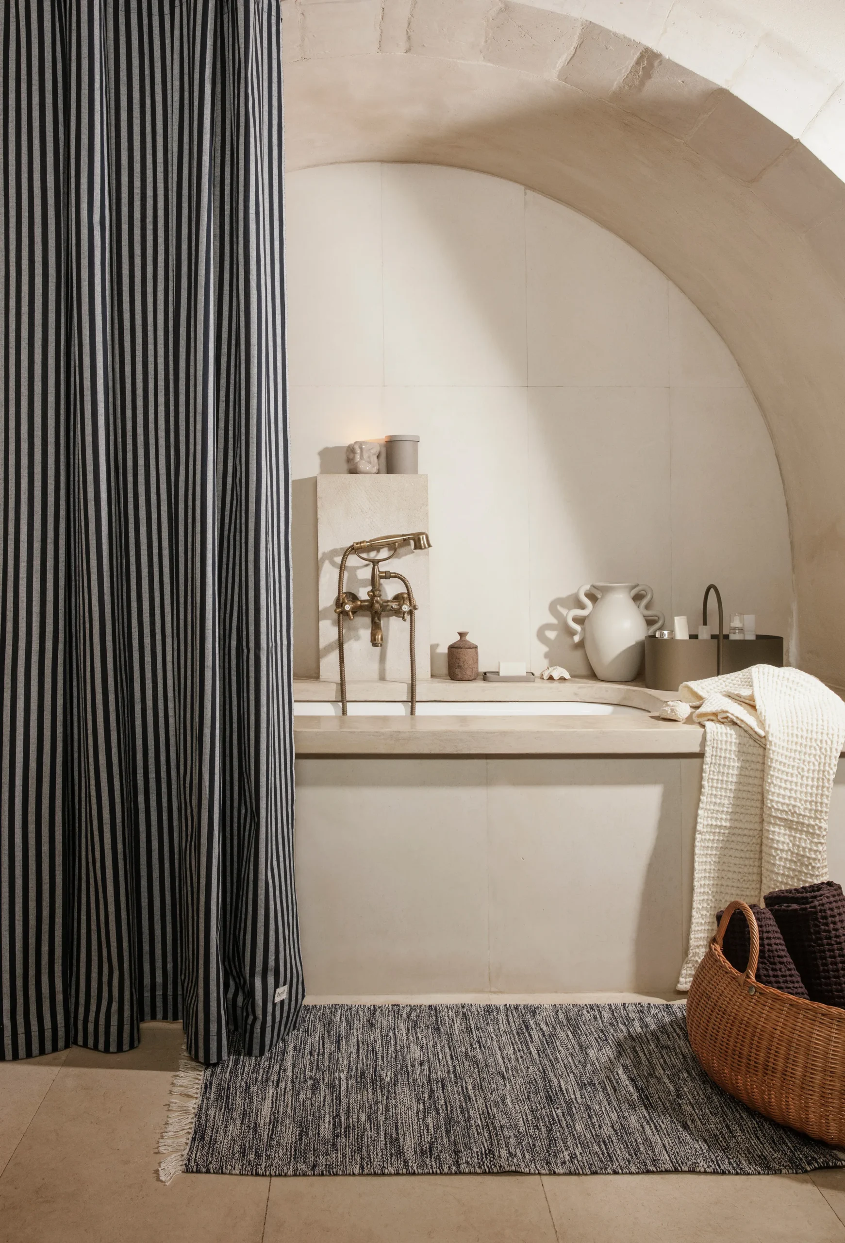 Ferm LIVING Corbeille Braided Basse 3 Ferm LIVING Corbeille Braided Basse – Image 3