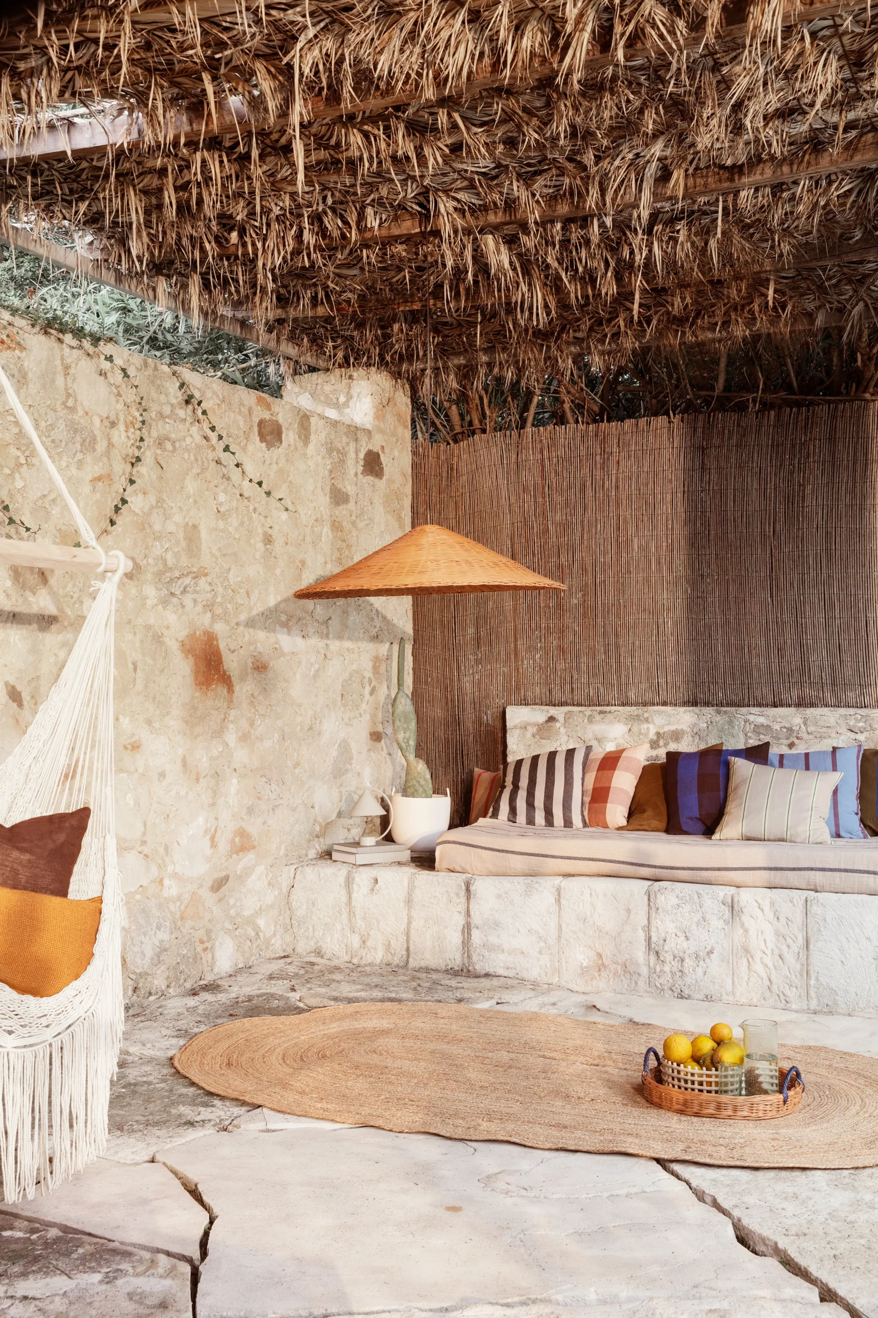 Ferm LIVING Plateau Blue Handle Ø30 Cm 4 Ferm LIVING Plateau Blue Handle Ø30 Cm – Image 4