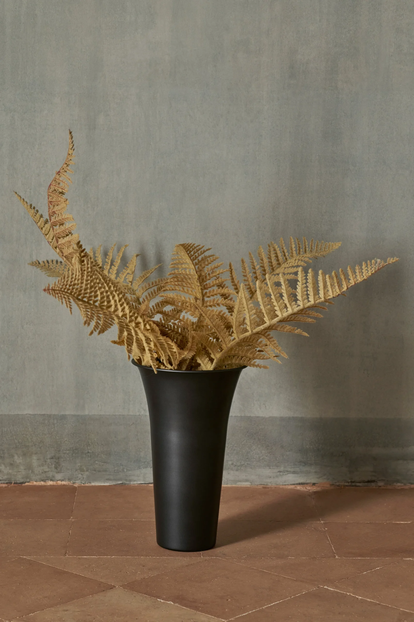 Ferm LIVING Vase Spun Alu Ø 21,3x41,9 Cm 3 Ferm LIVING Vase Spun Alu Ø 21,3x41,9 Cm – Image 3