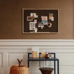 Ferm LIVING Tableau D’affichage Kant 6 Ferm LIVING Tableau D’affichage Kant -ferm LIVING Magasin kant anslagstavla miljo 3 29fffa09cd